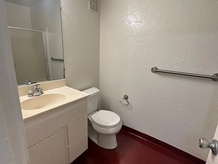 1108 Molino Ave #1 — Photo 3