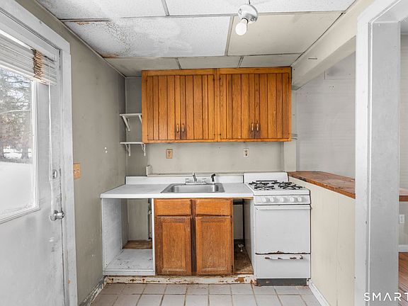 5th image of 937 Danbury Road