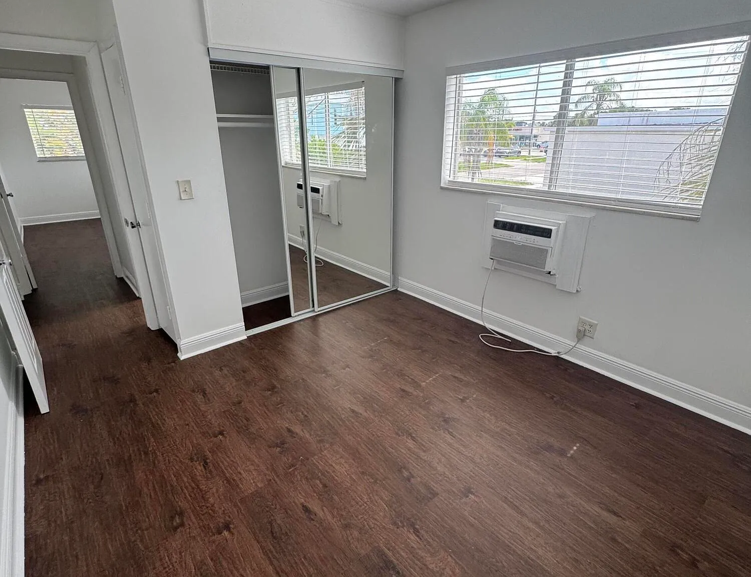 2 bed, 1.0 bath, 698 sqft, $2,000 — Photo 4