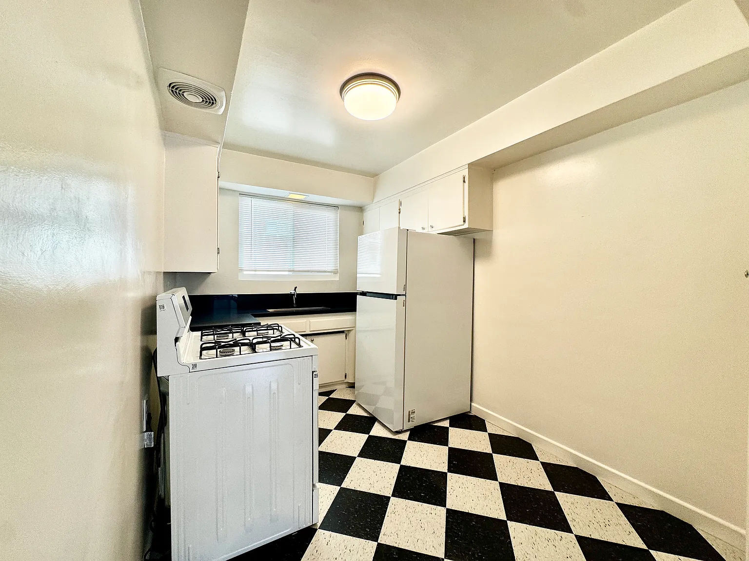 1 bed, 500 sqft, $1,750 — Photo 4