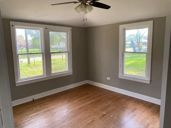 208 Live Oak St, Smithville, TX 78957