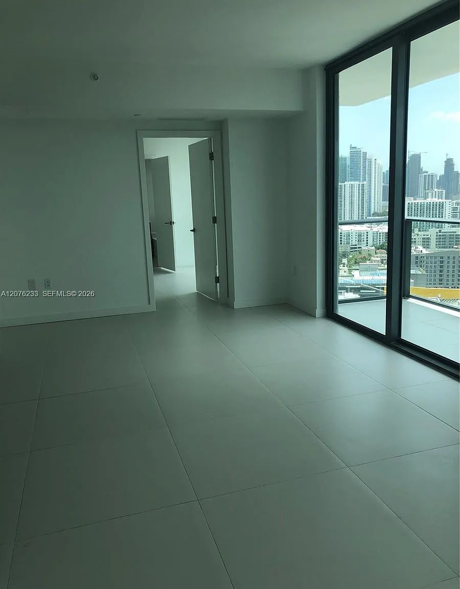 2 bed, 944 sqft, $4,150 — Photo 2