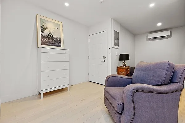 Rented by REAL New York | media 20