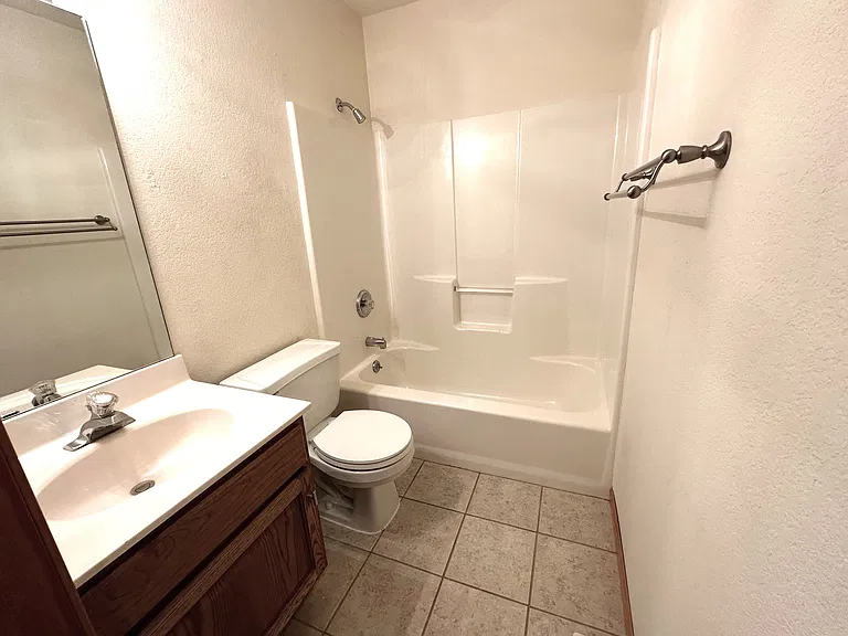 Secondary Full Bathroom - Upper Level