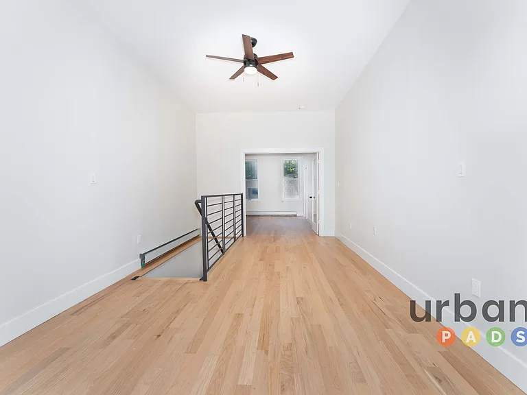 828 Halsey St #2B — Photo 6