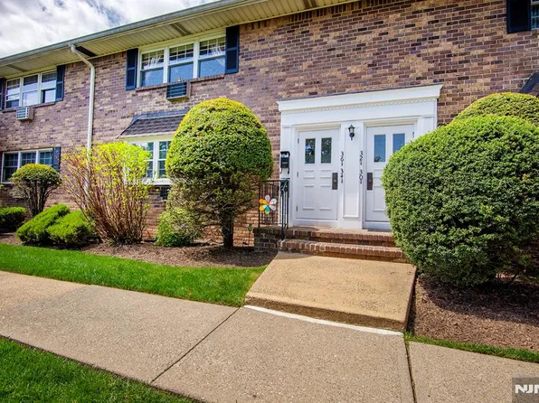 30 E Maple St, Teaneck, NJ 07666