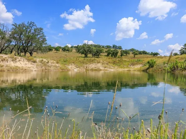 189 Fallen Acorn Dr, Blanco, TX 78606
