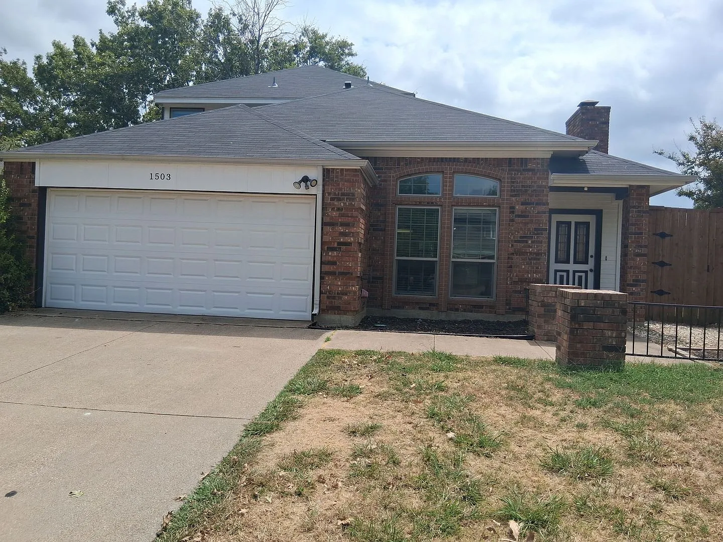 2 Story House in Grapevine 3 Bedrooms 2.5 Baths 2 Car Garage — Photo 1