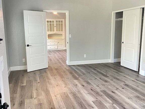 3rd image of 519 E Kaweah Ave #2