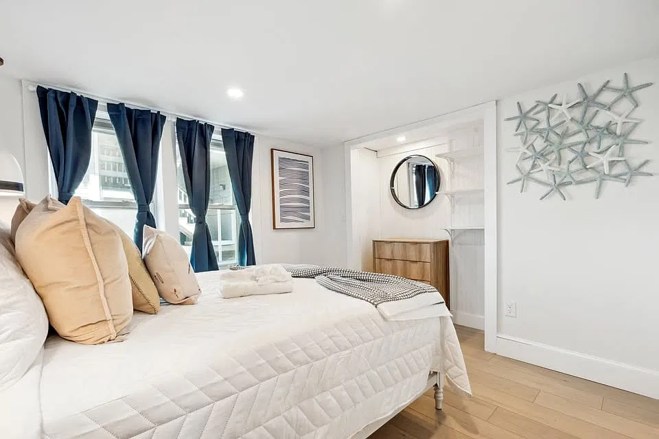 61 Ocean Blvd — Photo 2