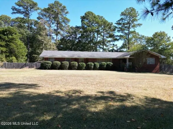 917 Pinehill Cir, Carthage, MS 39051