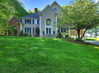 105 Coventry Ln, Trumbull, CT 06611