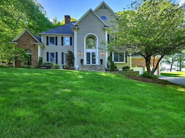 105 Coventry Lane, Trumbull, CT 06611