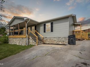 1520 McCracken Ln, Mount Carmel, TN 37645