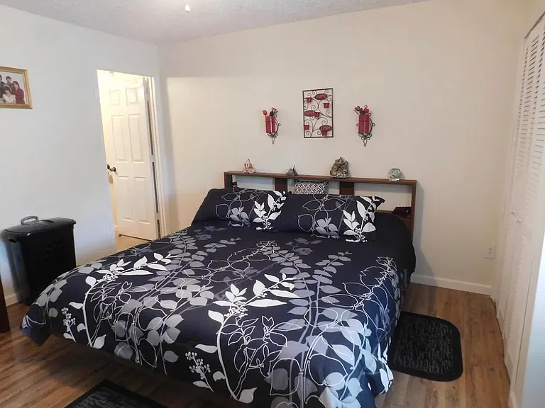 642 Jackson Ave — Photo 12