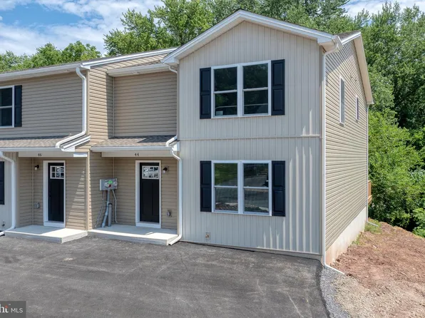 44 Petersburg Ln, Duncannon, PA 17020