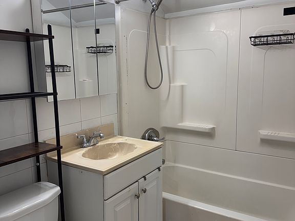 4th image of 567 Boulevard Floor 2