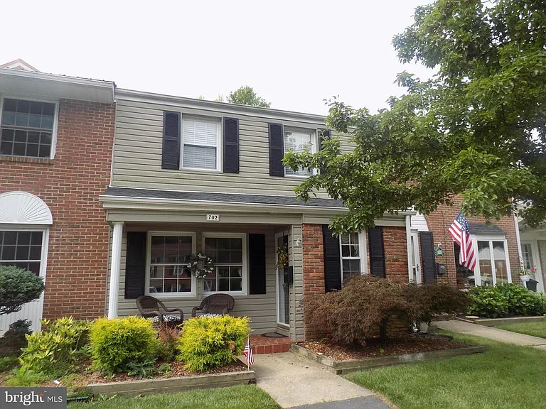 702 Towne Center Dr — Photo 1