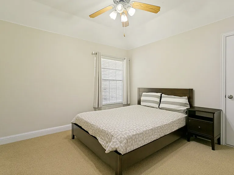 412 S Hampton Ct — Photo 8