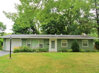 33 Greenbriar Rd, Montgomery, IL 60538