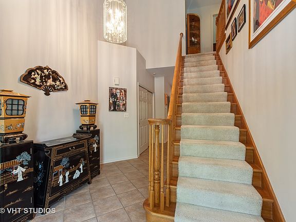 3rd image of 601 Charlemagne Cir
