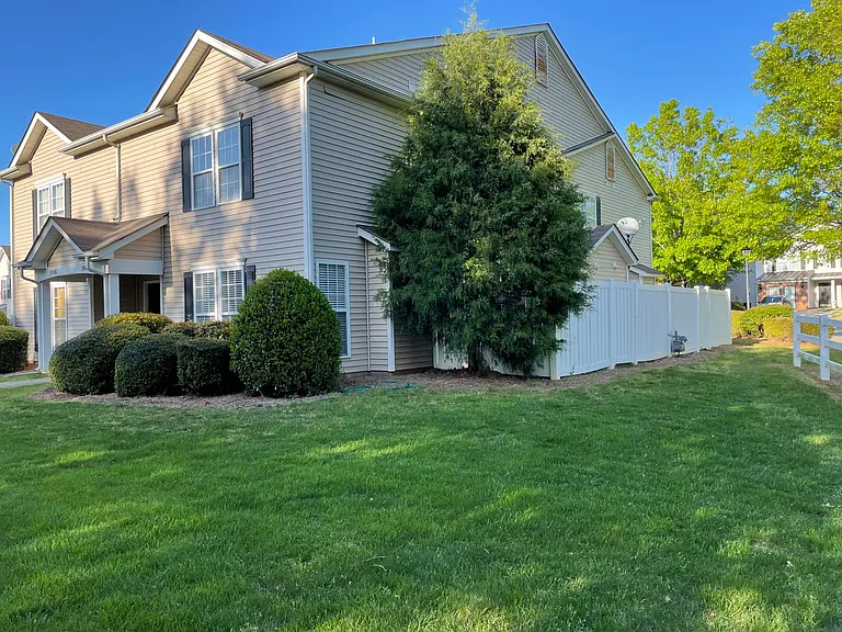 1804 Butterfly Ln — Photo 2