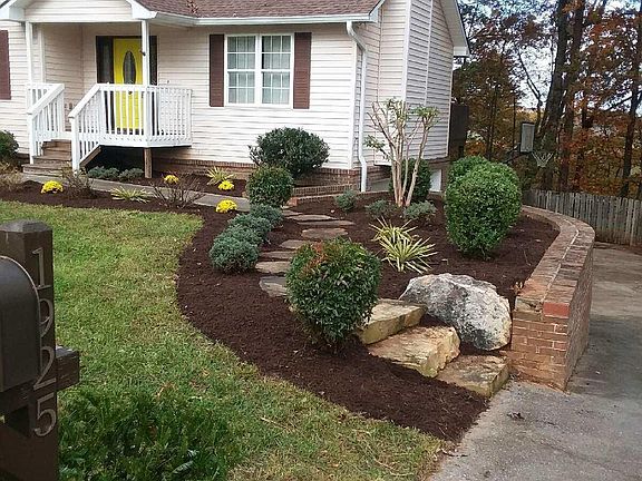2nd image of 1925 Oakwood Estates Dr