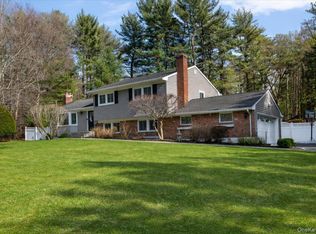 16 Ingold Drive, Dix Hills, NY 11746