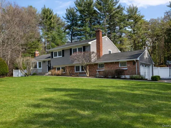 16 Ingold Drive, Dix Hills, NY 11746