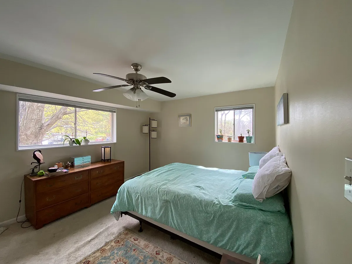 Bedroom - Montrose Ave