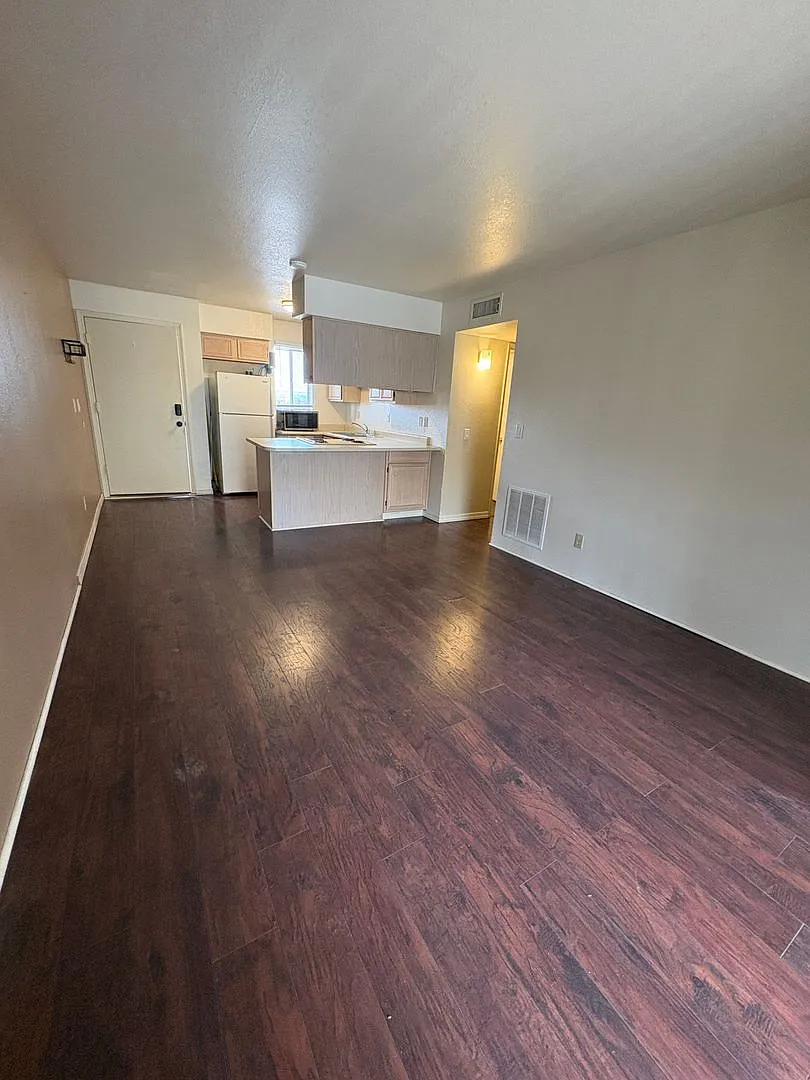 Unfurnished Xanadu Condo! — Photo 3