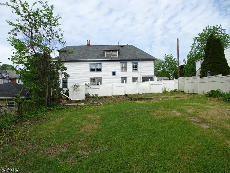 689 Sayre Ave — Photo 23