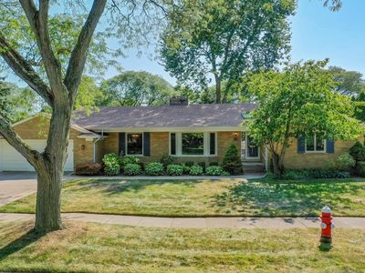 15 N Edgewood Dr, Grosse Pointe Shores, MI, 48236