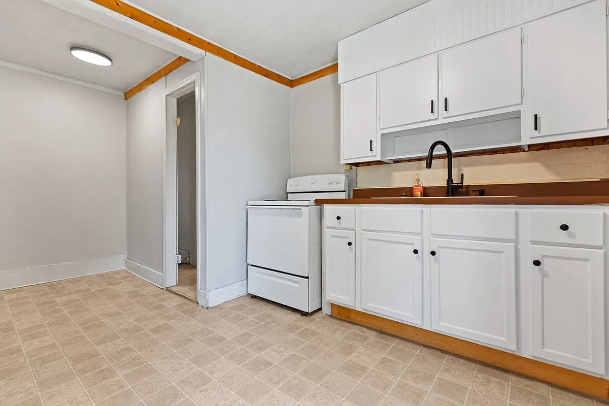 314 Spruce St E — Photo 1