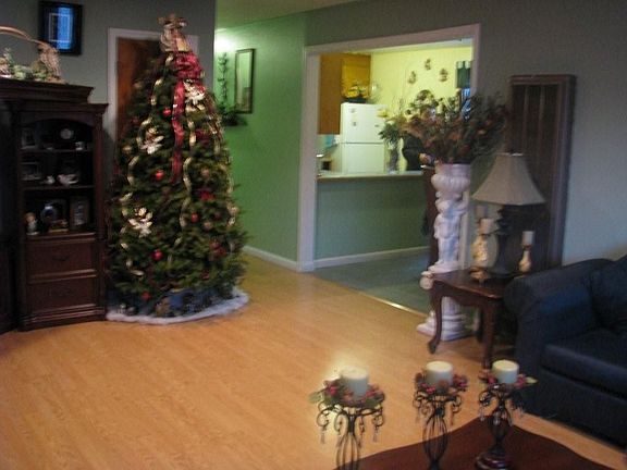 4th image of 2408 Bush Ave