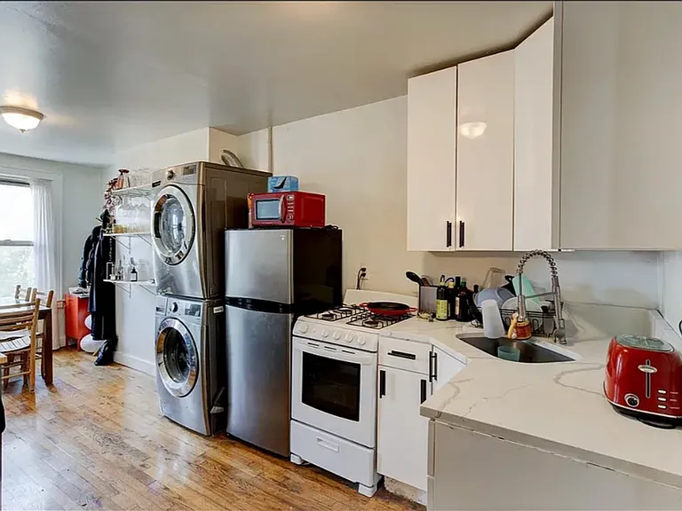 230 N 5th St #3R — Photo 4
