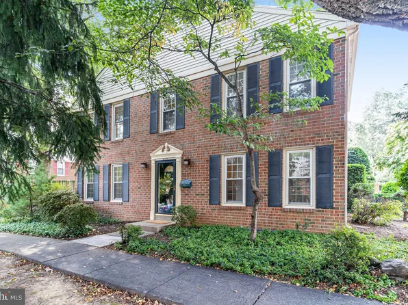 2349 Horseferry Ct, Reston, VA 20191