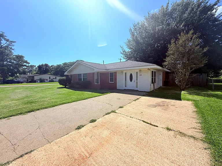 413 Lynn St — Photo 3