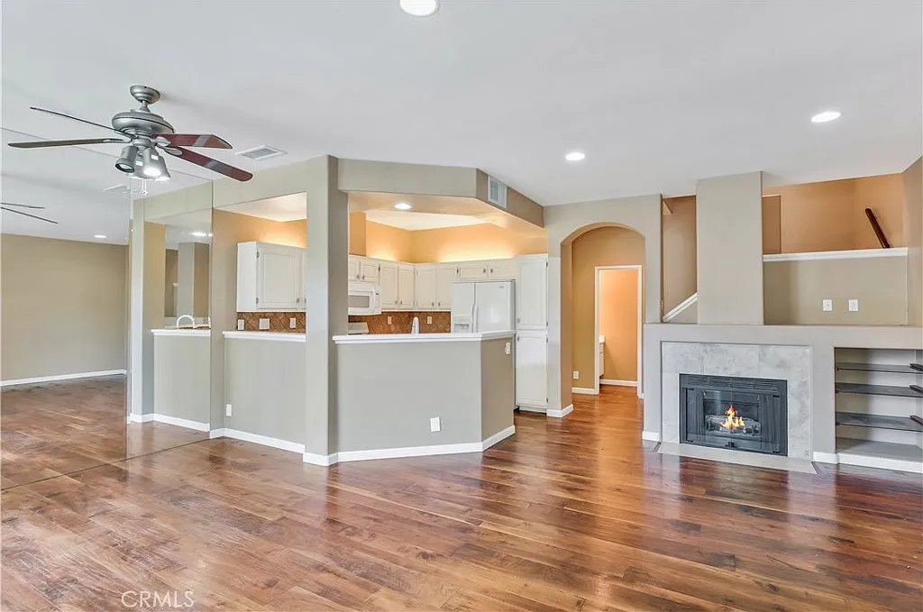 2 bed, 2.5 bath, 1205 sqft, $3,500 — Photo 2