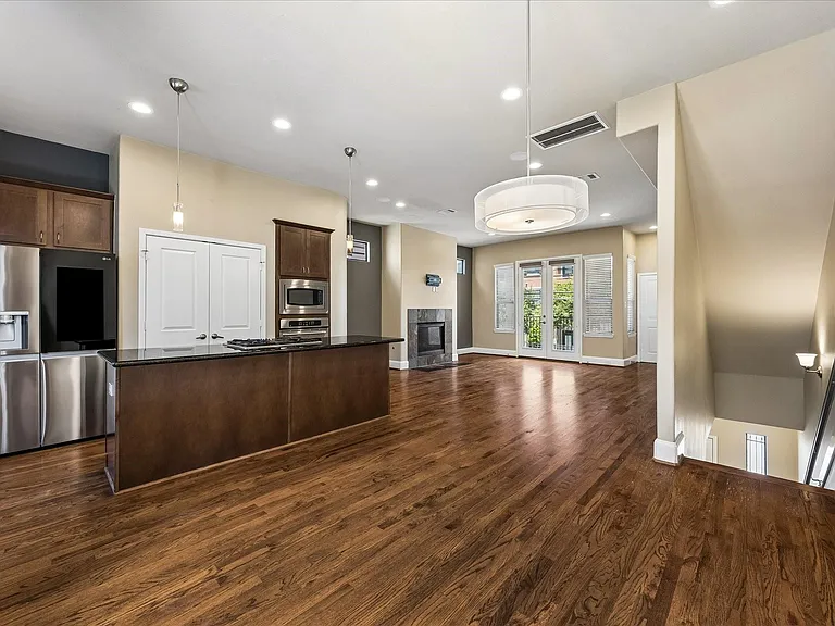405 Jackson Hill St — Photo 4