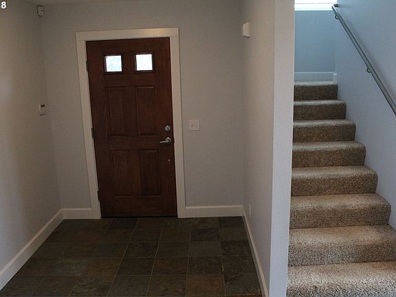4th image of 410 Mary Ann Ave