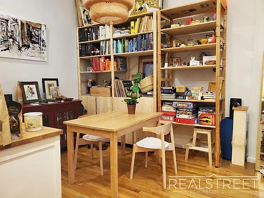 Rented by Real Street Inc | media 8