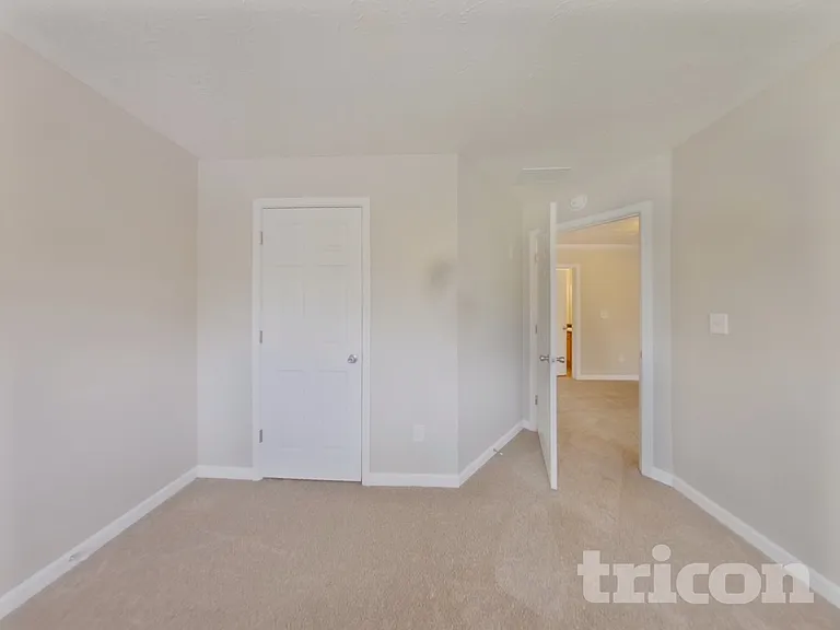 315 Avonlea Dr — Photo 10