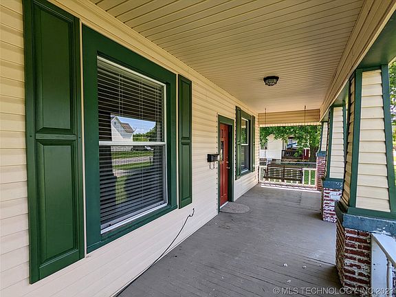 4th image of 136 W Bryan Ave
