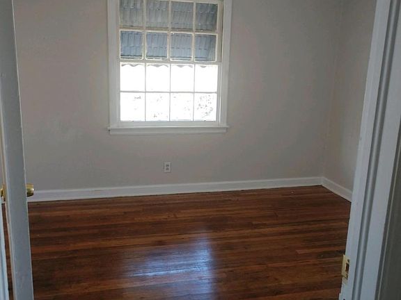 4th image of 17 Dunn Dr