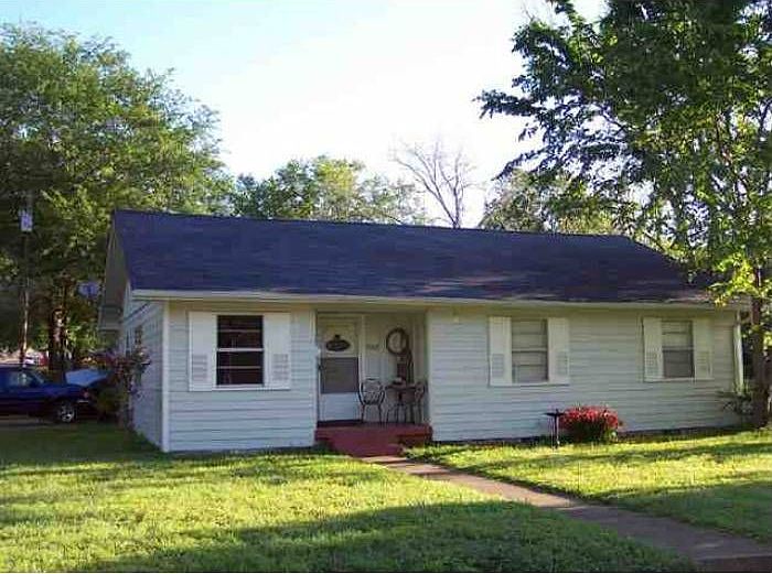 1st image of 1002 San Saba St