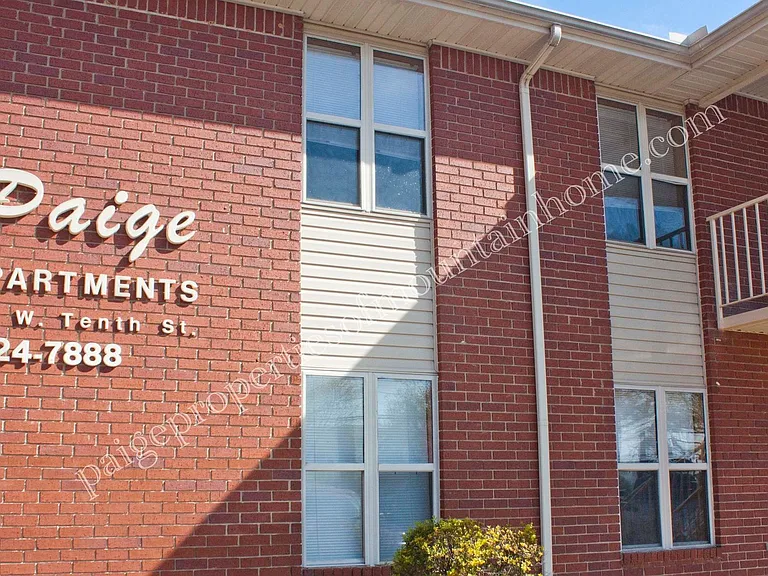 Paige Apartments — Photo 14