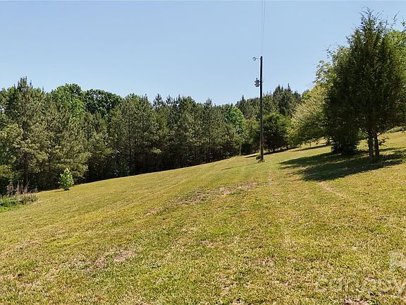 2nd image of 365 Guernsey Ln