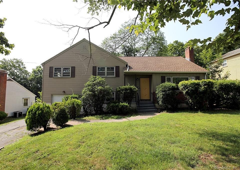 1st image of 15 Old Meadow Rd