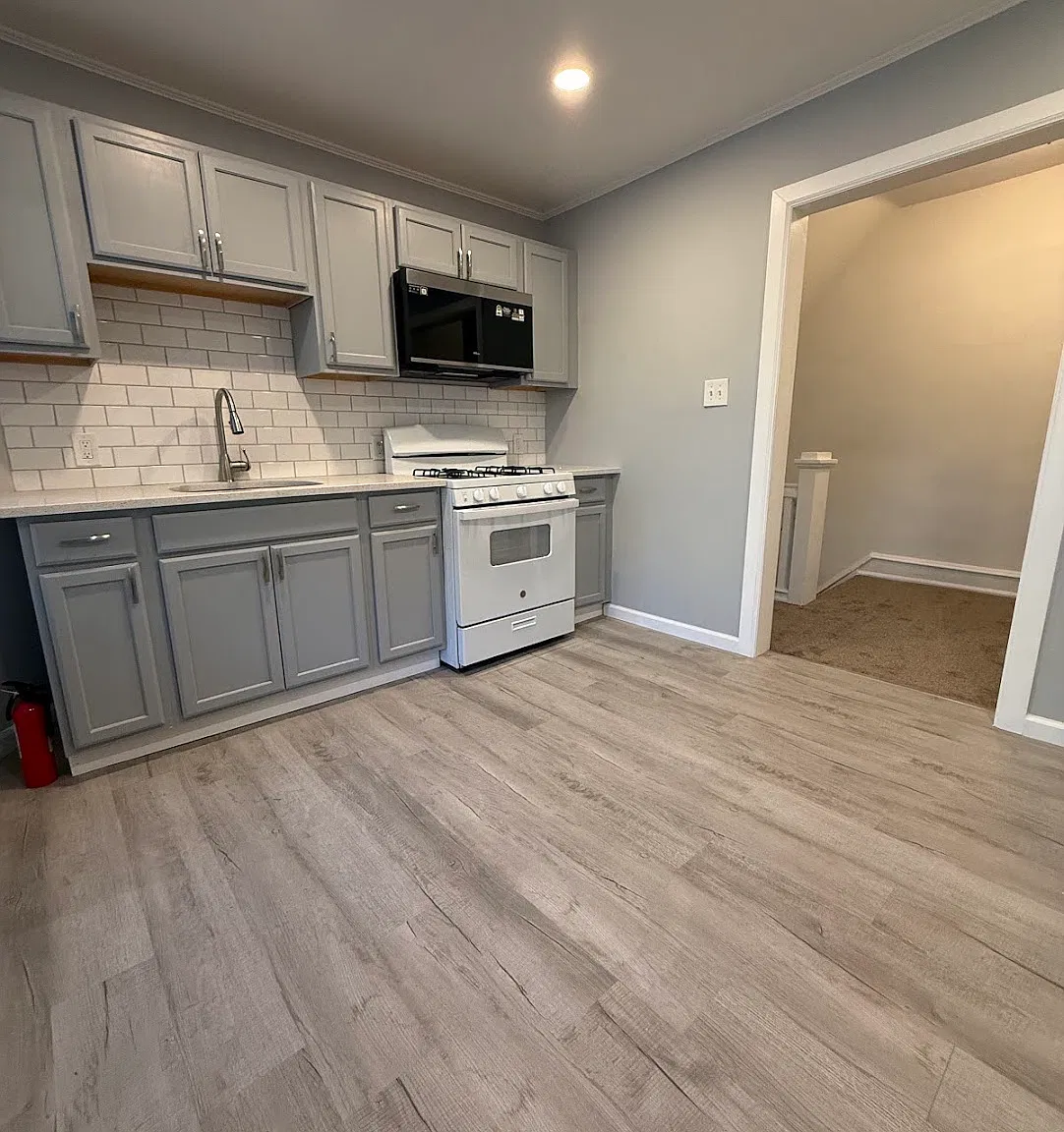 3 bed, 1.5 bath, $2,650 — Photo 2